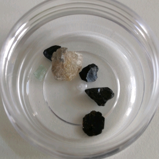 Laacher See Mineralien_930_crop_624x624.jpg