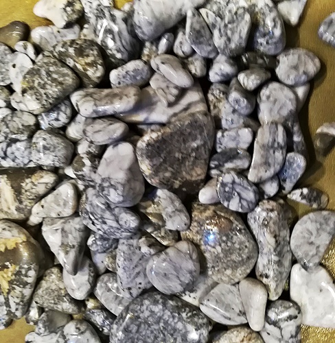 magnesit mit pyrit  kärnten.jpg