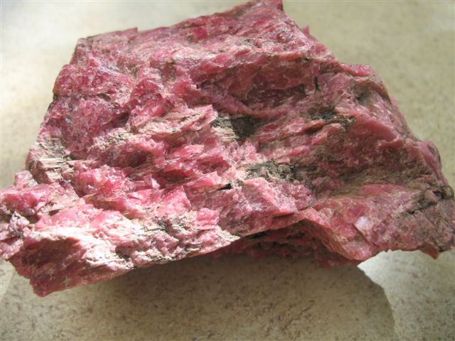 Rhodonit Rohstein 1.JPG