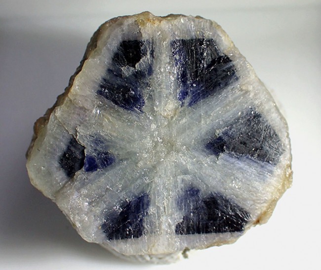 Trapiche - Saphir Wolfsbach  ca. 25 Karat (16x18x10mm)