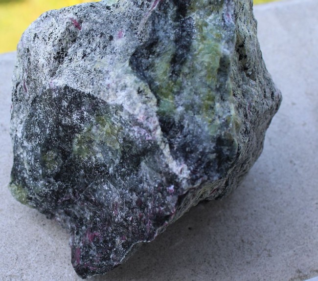 Rubin-Zoisit 2500g 1.jpg