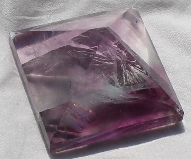 kleine Fluorit Pyramide 3.jpg