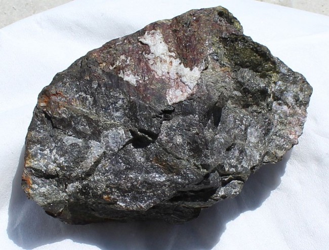 Ilmenit Bärenfels, Osterzgebirge, aus alter Sammlung, Fund 1975.jpg