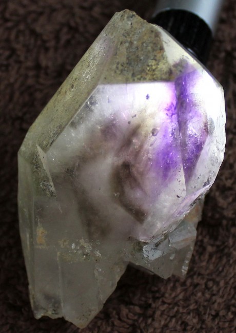 Quarz mit Amethyst-Phantom, Goboboseb Bergen, Namibia.jpg
