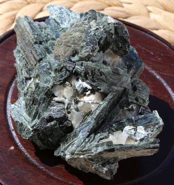 Fluoro-richterite, 9 oz, Wilferforce Roadcut near Bancroft, Canada 1.jpg