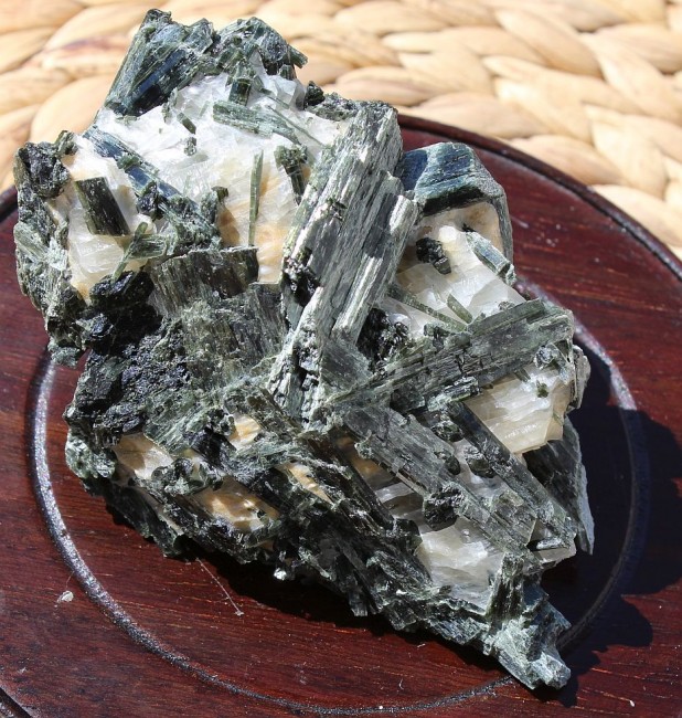 Fluoro-richterite, 9 oz, Wilferforce Roadcut near Bancroft, Canada.jpg