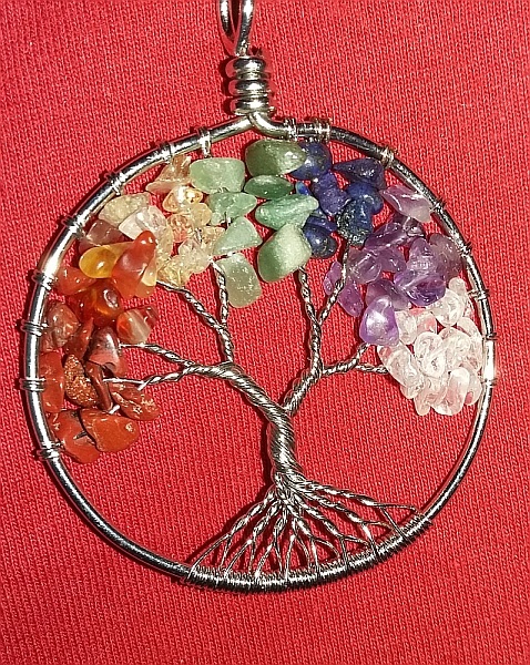 Baum des Lebens mit rotem Jaspis, Karneol, Citrin, Aventurin, Lapis, Amethyst, Bergkristall.jpg