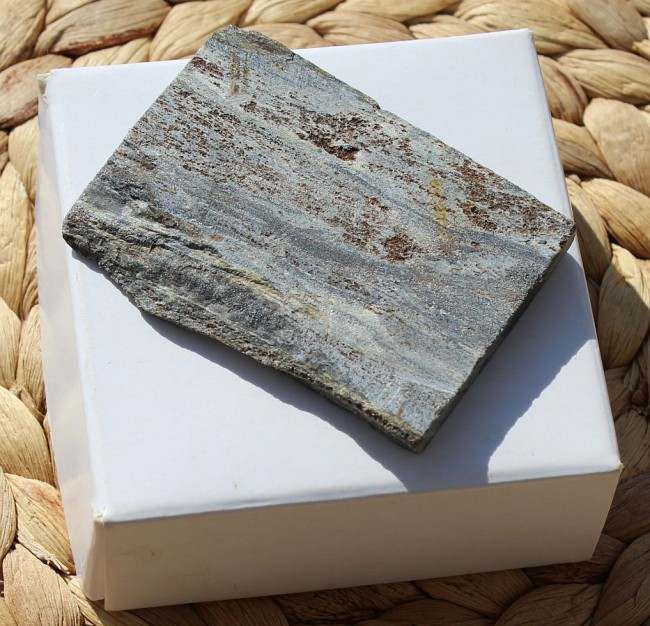 ROUGH ISUA STONE, GREENLAND (OLDEST STONE!) 29.7g 1.jpg