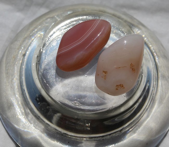 BANDED APRICOT AGATE1.jpg