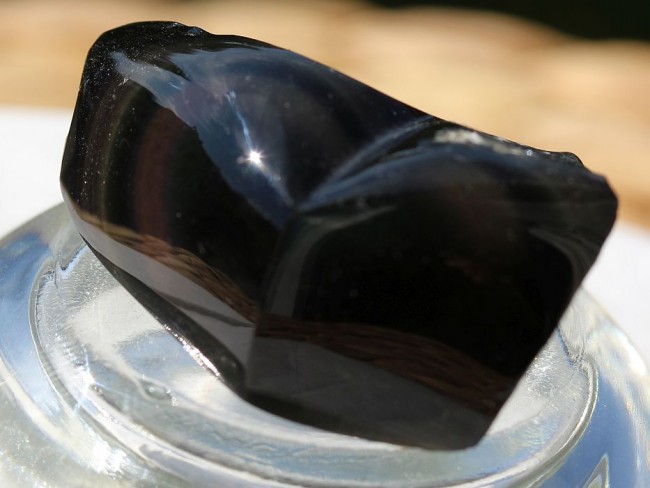 Regenbogen Obsidian mit Herzzeichnung.jpg