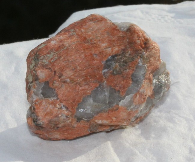 evtl. Feldspat und Quarz 2.jpg