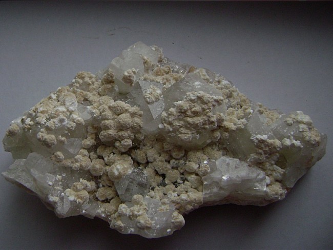 apophyllit-mordenit-nasik001.jpg (129.56 KiB) 4765 mal betrachtet Apophyllit mit Mordenit aus Nasik/Indien