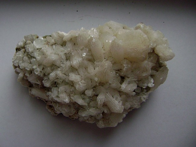 apophyllit-stilbit-aurangabad001.jpg (125.26 KiB) 5870 mal betrachtet Apophyllit mit Stilbit aus Aurangabad/Indien
