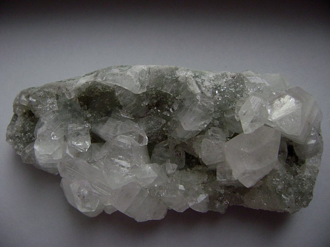 apophyllit-jalgaon001.jpg (126.41 KiB) 4765 mal betrachtet Apophyllit aus Jalgaon/Indien