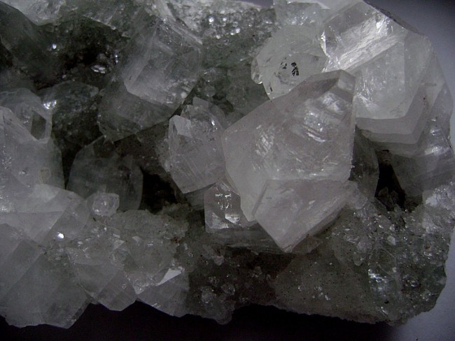 apophyllit-jalgaon002.jpg (126.23 KiB) 4765 mal betrachtet Apophyllit aus Jalgaon/Indien