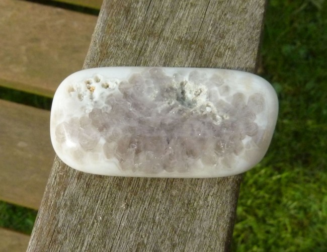 Chalcedon mit Amethyst1.JPG