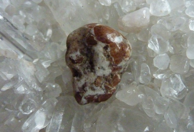 Granat in Matrix (Feldspat).JPG
