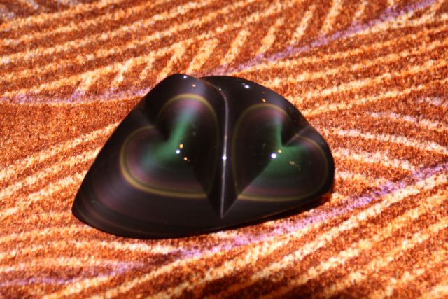 Regenbogenobsidian 00.jpg