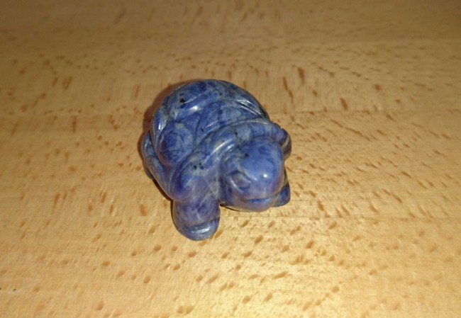 Eine Sodalith-Schildkröte