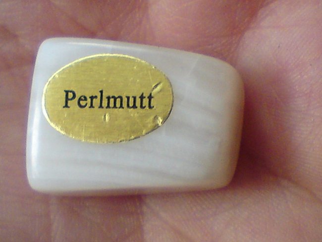 Perlmutt1.jpg (92.22 KiB) 3190 mal betrachtet sehr schön, fühlt sich gut in der Hand an