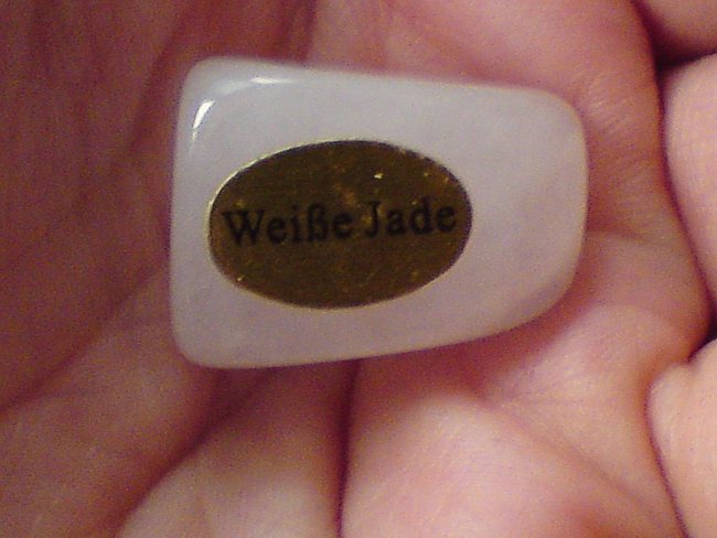 Weiße Jade1.jpg (117.07 KiB) 3190 mal betrachtet ich tippe mal auf Schnee-/Milchquarz