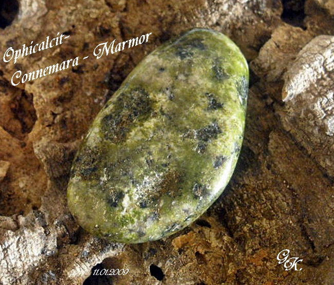 Ophicalcit 001 Forum 6x2,5x4cm.jpg