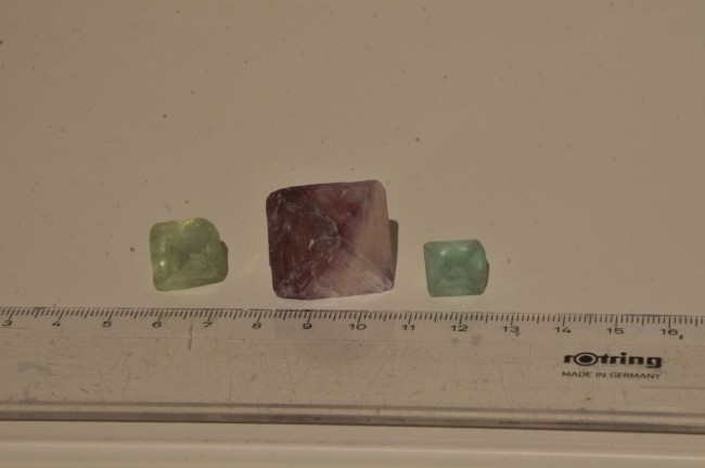Fluorit Würfel (ungeschliffen; Fluorite, welche von Natur aus diese Form haben)