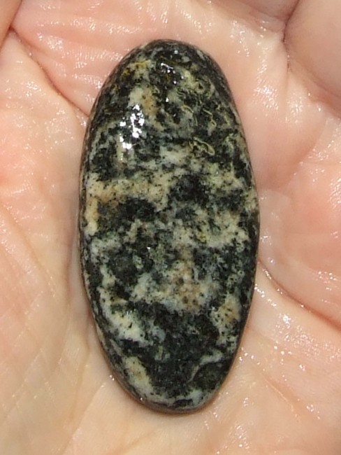 stein_anh_oval_flach_dunkel_glitter_2_a.jpg