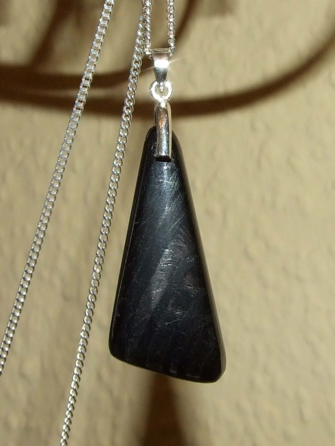 anh_dreieck_hypersthen_cabochon_1_a_2019_xd.jpg