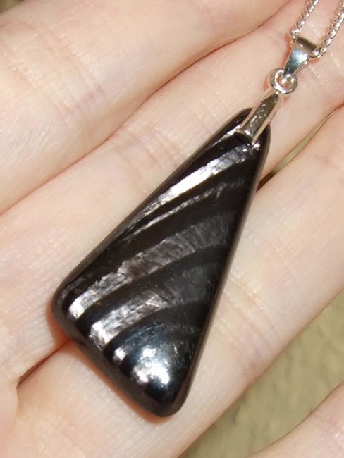 anh_dreieck_hypersthen_cabochon_4_a_2019_xd.jpg