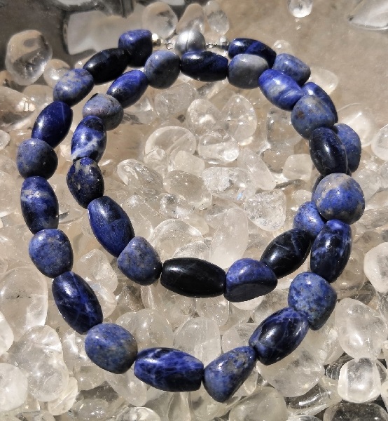 Kette aus Sodalith und Dumortierit.jpg