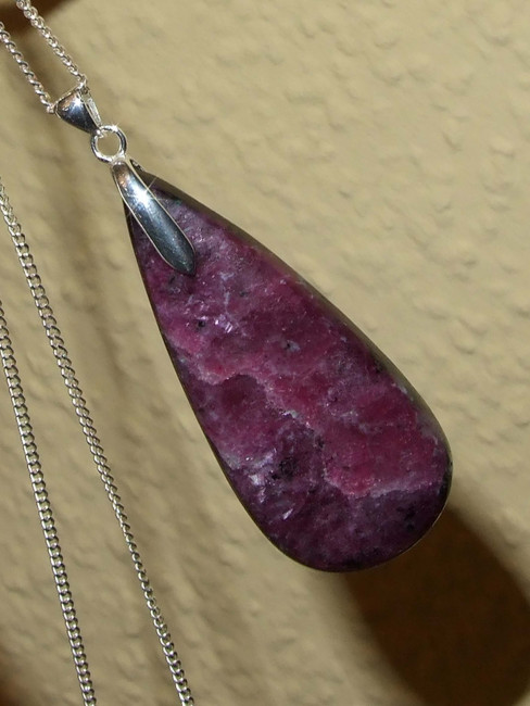 anh_tropfen_rubin_cabochon_2_aa_2019_xd.jpg