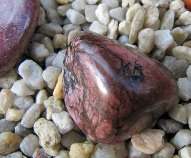 Rhodonit Trommler1.jpg (161.61 KiB) 18904 mal betrachtet Rhodonit Trommler