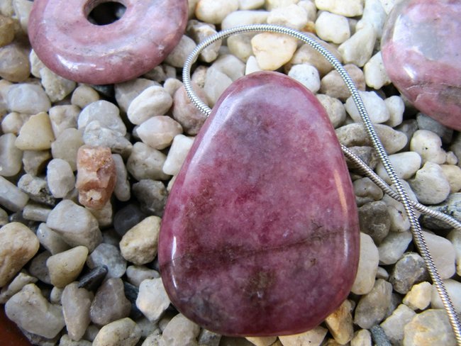 Rhodonit Anhänger1.jpg (199.13 KiB) 18895 mal betrachtet Rhodonit Anhänger