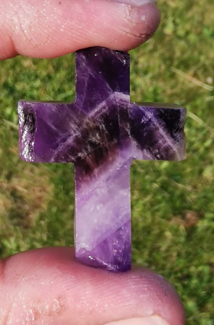Amethyst. Die Seiten sehen so aus, da der Rohling zu klein war. Ging durch, wie durch Butter.