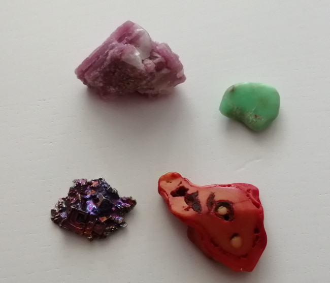 Rubellit, Chrysopras, Wismut, Koralle (Natur)