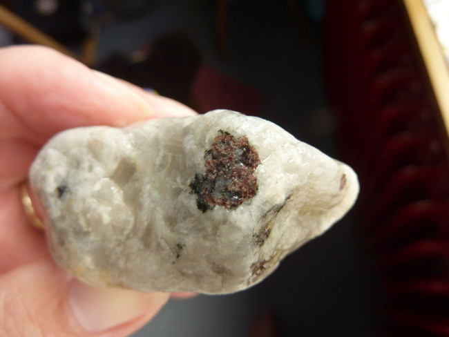Quarz mit Granat1.JPG