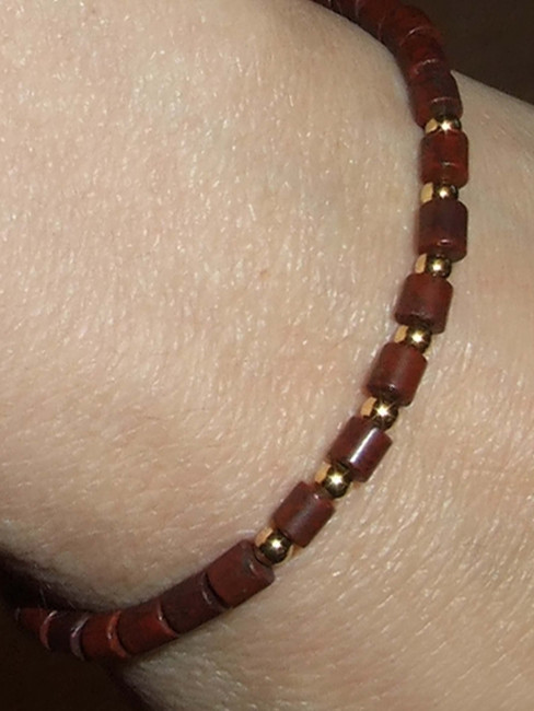 armb_gef_brauner_stein_silberkuegelchen_verg_1_a_2019.jpg