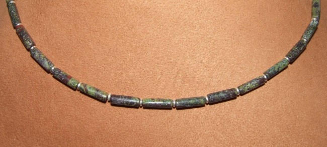 b_kette_drachenblutjaspis_staebchen_silberhohlringe_760_2019.jpg
