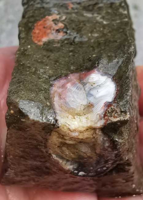 Muttergestein mit Achatkugeln