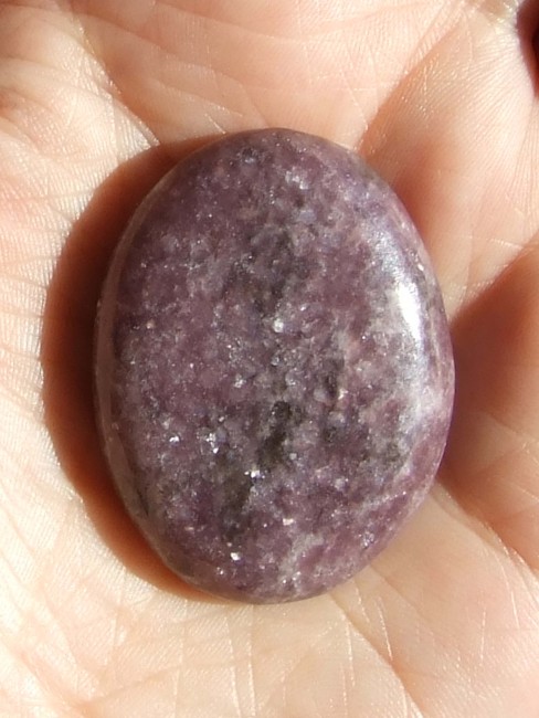 anh_oval_lepidolith_dkl_560_a_2020.jpg
