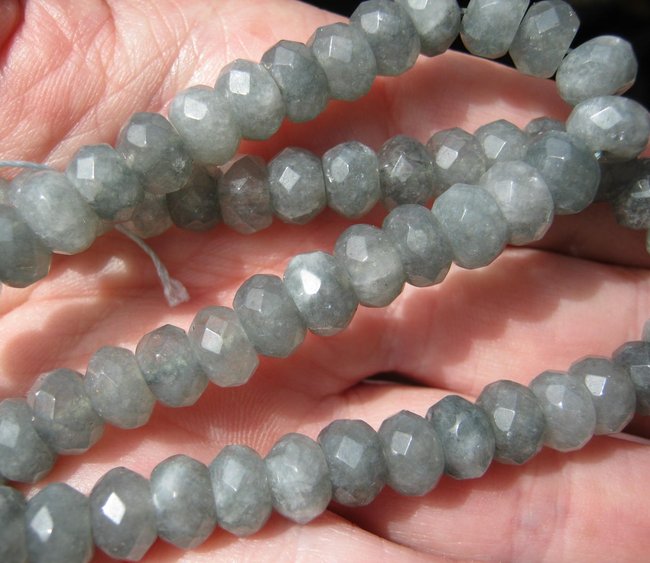 Grau Blau Und Facettiert Edelsteine Steine Bestimmen Wie Heisst Der Stein
