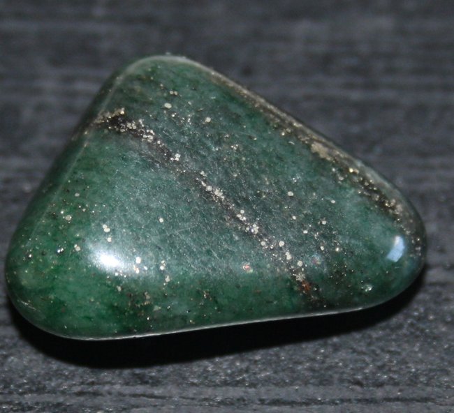 Kleiner Gruner Glitzerstein Edelsteine Steine Bestimmen Wie Heisst Der Stein