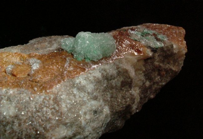 grüne turmalinkristalle : Steine, Edelsteine mit Geschichte und eigene